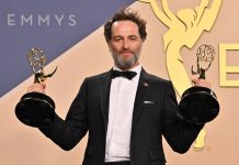 Emmy 2026, 14 premi a ‘Widow’s Bay’. Matthew Rhys e Jean Smart scrivono la storia
