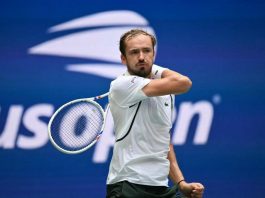 Due uccelli sulla rete e arbitro annulla il punto: furia Medvedev a US Open