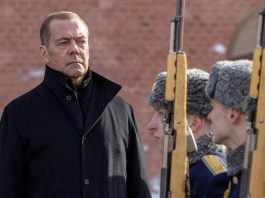 Guerra ibrida, Germania accusa Russia e Medvedev minaccia: “Meriterebbe un attacco diretto”