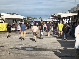 Mercato al Boma, pochi i banchi presenti. I commercianti: “Oggi non rientreremo delle spese”