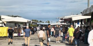 Mercato al Boma, pochi i banchi presenti. I commercianti: “Oggi non rientreremo delle spese”