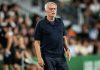 Mourinho show dopo il ko del Real: “C’erano due rossi” e mostra le foto in conferenza