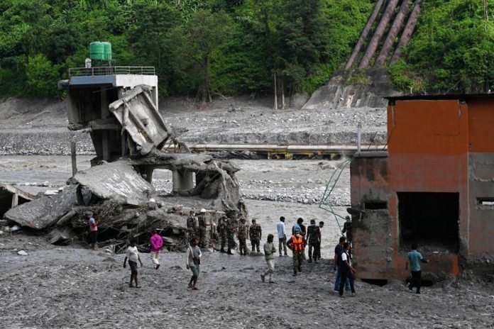 nepal_alluvione_soccorsi_fiume_trishuli_afp