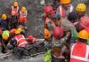 Miracolo in Nepal, estratti vivi due operai rimasti intrappolati in una galleria 9 giorni dopo l’alluvione