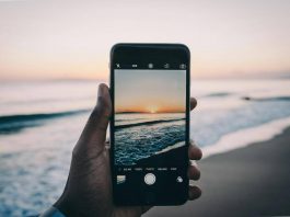 Comscore: l’estate traina lo smartphone. Comparto News a +5,5%, volano Paramount e Disney