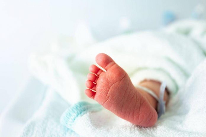 piedino_neonato_ospedale_canva