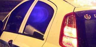 Ostia, autocarro danneggia ponte sulla via del Mare: traffico in tilt a Roma Sud