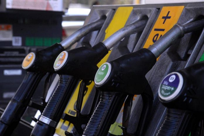 pompe_di_benzina_con_nuove_denominazioni_dei_carburanti_in_adeguamento_delle_nuove_normative_ue-1