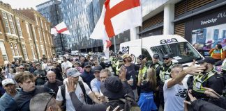 Migranti, nuove manifestazioni a Portsmouth: “L’immigrazione clandestina deve finire”