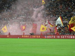 Saluti romani in curva Sud durante Roma-Atalanta all’Olimpico: 14 identificati