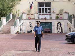 Profe accoltellata, studente che l’ha salvata arrivato dal Congo senza genitori: eccelle a scuola