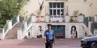 Profe accoltellata, studente che l’ha salvata arrivato dal Congo senza genitori: eccelle a scuola