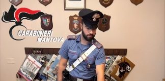 In auto merchandising contraffatto destinato ai concerti di Palazzo Te: denunciati tre napoletani