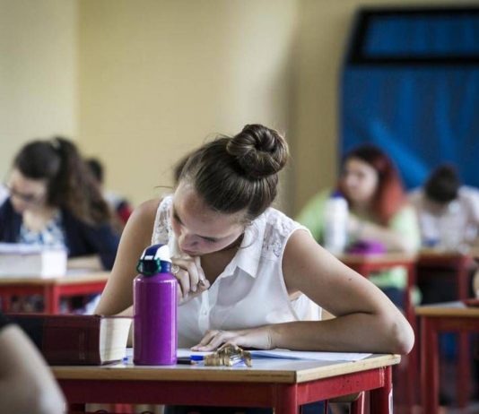 Caldo estremo e aule roventi, l’appello dei medici dell’ambiente: “Rinviare l’apertura delle scuole al Sud”