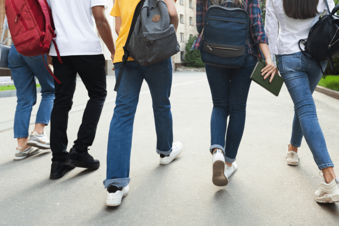 scuola_studenti_canva-1