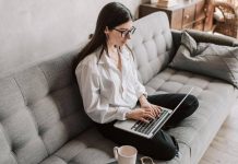Caro energia e smart working, quanto costa lavorare da casa tra pc e climatizzatore