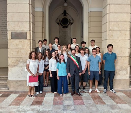 Mantova. premiati i trentadue studenti 100 e lode, Murari: «il talento è anche responsabilità»
