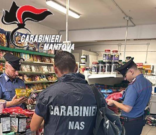 Suzzara, blitz dei Nas: alimenti scaduti in due negozi etnici, multa da 4mila euro