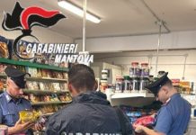 Suzzara, blitz dei Nas: alimenti scaduti in due negozi etnici, multa da 4mila euro