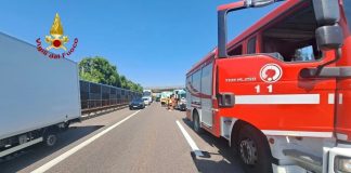 A22, tamponamento furgone-pulmino: coinvolti 6 minorenni. Sei chilometri di coda in direzione nord