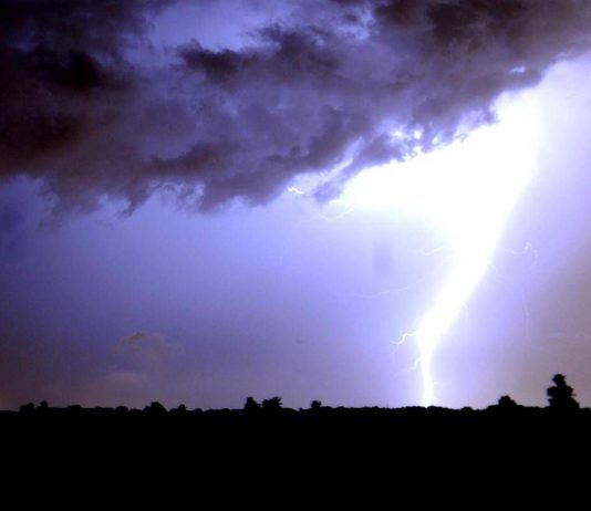Meteo, ecco i temporali: giù le temperature ma nel weekend torna già il sole