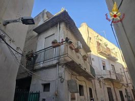 Trapani, crolla il balcone della sua casa: morta una donna a Mazara del Vallo