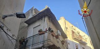 Trapani, crolla il balcone della sua casa: morta una donna a Mazara del Vallo