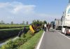 Asola, trattore con rimorchio fuori strada: strada chiusa per i soccorsi