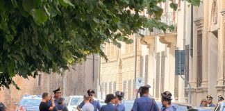 Allarme bomba in tribunale, evacuato il palazzo: via Poma interdetta