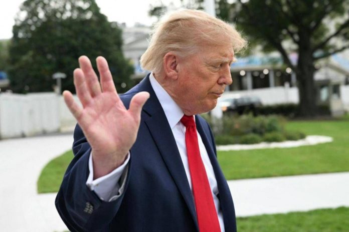 trump_mano_giornalisti_afp
