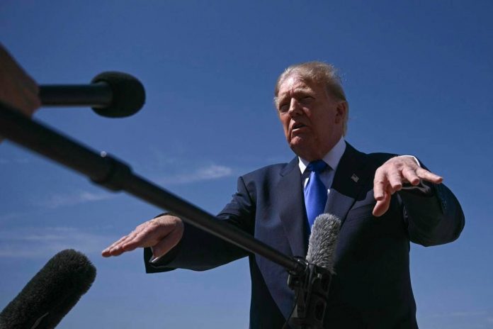 trump_mic_afp