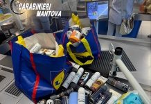 Furto alla Lidl: lei viene fermata, lui fugge ma i Carabinieri lo identificano