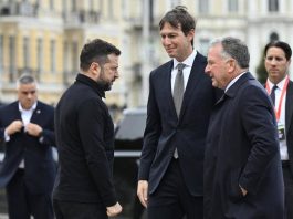 Ucraina-Russia, Zelensky al tavolo con gli inviati di Trump: “Guerra continuerà”