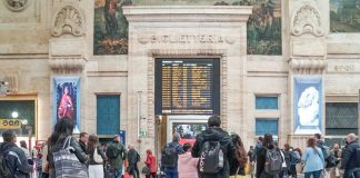 Al via lo sciopero generale. Si fermano scuola, treni e sanità
