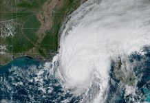 Usa, l’uragano Isaia raggiunge le coste della Florida. Venti a 165 km/h
