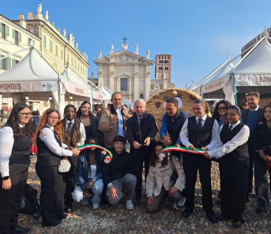 Inaugurata ‘Sbrisolona & Co’: spettacoli, eccellenze della pasticceria e premiazioni dei maestri