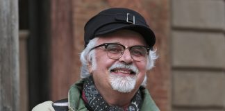 Marmirolo, “Oltre il petrolio” apre la stagione teatrale: Patrizio Roversi racconta i cambiamenti climatici