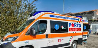 Porto Mantovano, 79enne inciampa sul marciapiede e urta un palo: in ospedale