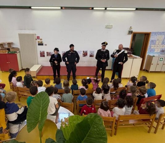 Gonzaga, i Carabinieri incontrano i bimbi della scuola dell’infanzia “Bizzoccoli-Sala”