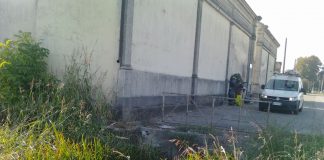 Rifiuti abbandonati al cimitero di San Cataldo: incastrati dalle fototrappole e sanzionati