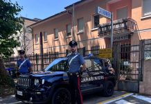 Suzzara, blitz dei Carabinieri nel capannone in disuso di via Gramsci: trovati senza tetto