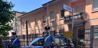 Suzzara, blitz dei Carabinieri nel capannone in disuso di via Gramsci: trovati senza tetto