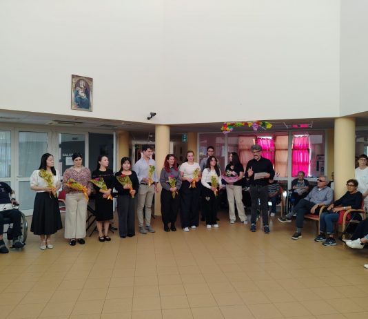 Sabbioneta, i 101 anni Elsa Serini festeggiati con un concerto alla Rsa