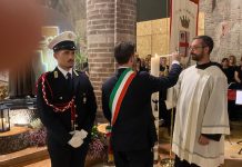 Mantova rinnova il dono del cero a San Francesco, chiesa gremita