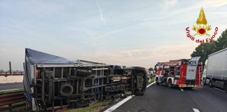 A22, furgone si ribalta tra Pegognaga e Reggiolo: due feriti, interviene l’elisoccorso