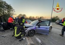 Rodigo, scontro tra auto all’incrocio: due donne estratte dai Vigili del Fuoco