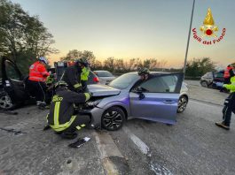 Rodigo, scontro tra auto all’incrocio: due donne estratte dai Vigili del Fuoco