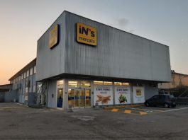 Insultano i Carabinieri durante il controllo nel parcheggio del supermercato: denunciati 15enne e 16enne