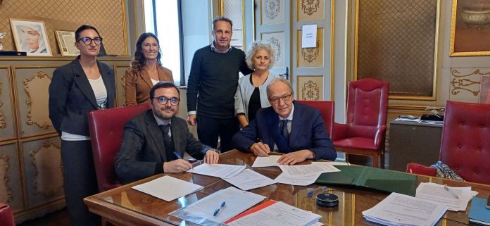 La firma dell'accordo