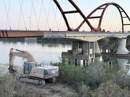 Vecchio ponte di San Benedetto, demolizione a ritmo sostenuto: ora si lavora sui bilancieri